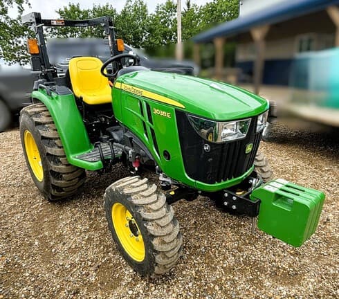 Image of John Deere 3038E equipment image 3
