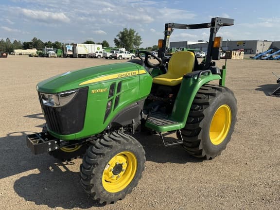 Image of John Deere 3038E equipment image 2