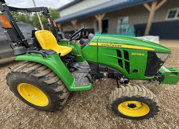 Image of John Deere 3038E equipment image 1