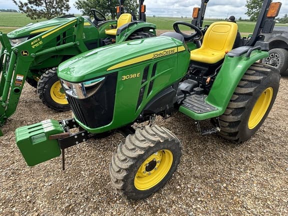 Image of John Deere 3038E equipment image 2