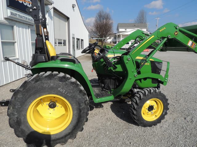 Image of John Deere 3038E equipment image 3