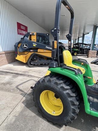 Image of John Deere 3038E equipment image 4