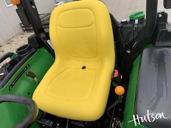 Image of John Deere 3038E equipment image 4