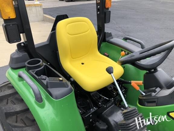 Image of John Deere 3038E equipment image 3