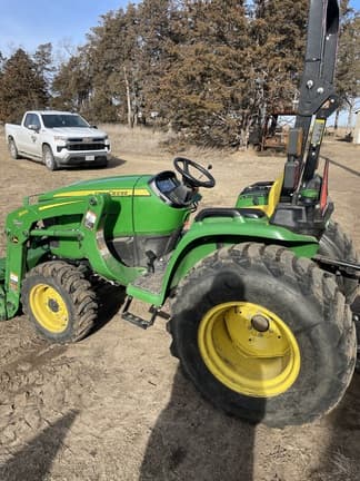 Image of John Deere 3038E equipment image 4