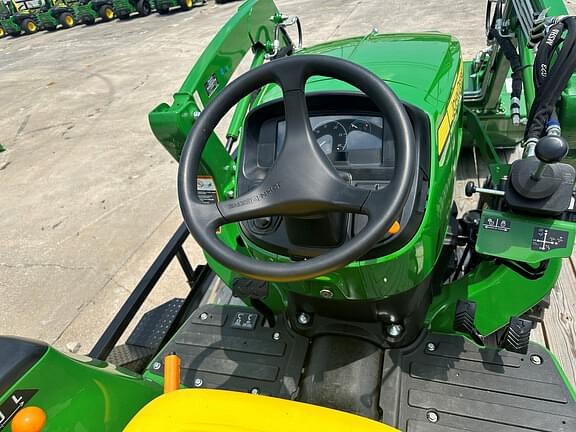 Image of John Deere 3038E equipment image 3