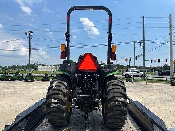 Image of John Deere 3038E equipment image 4