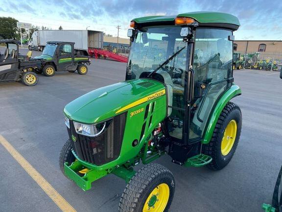 Image of John Deere 3039R equipment image 4