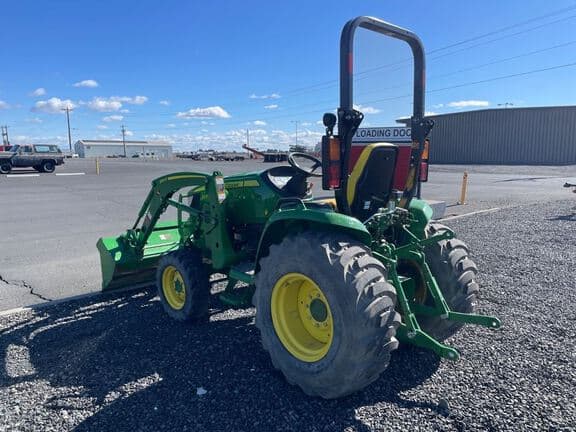 Image of John Deere 3039R equipment image 2