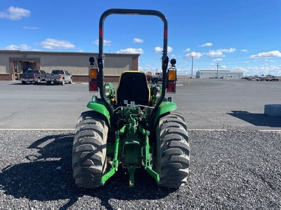 Image of John Deere 3039R equipment image 3