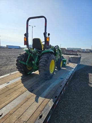 Image of John Deere 3039R Image 1