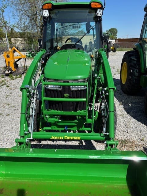 Image of John Deere 3039R Image 1