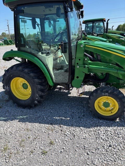 Image of John Deere 3039R Image 1