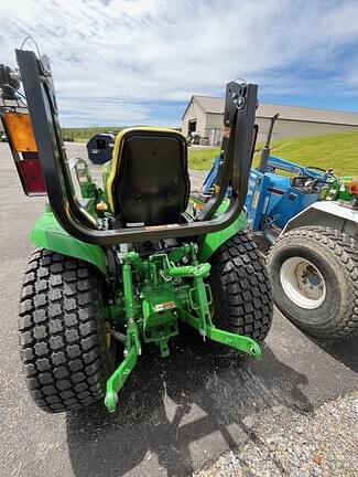 Image of John Deere 3039R equipment image 2