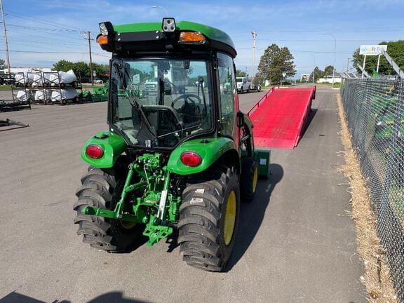 Image of John Deere 3039R equipment image 2