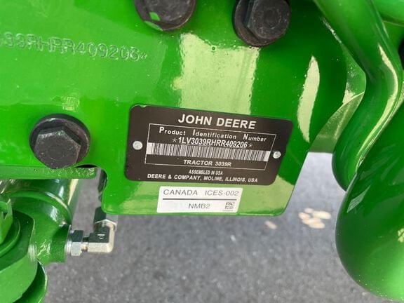Image of John Deere 3039R equipment image 4