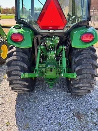 Image of John Deere 3039R equipment image 4