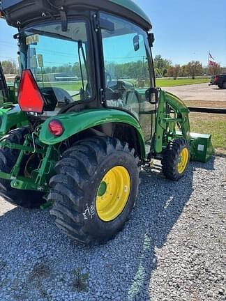 Image of John Deere 3039R equipment image 3