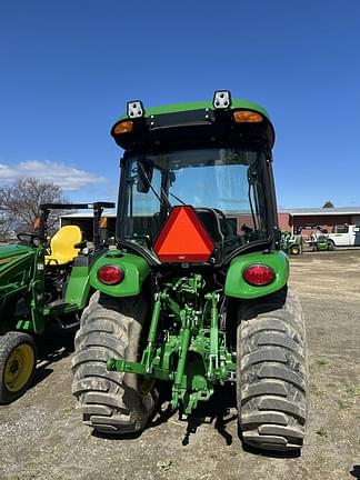 Image of John Deere 3039R equipment image 4