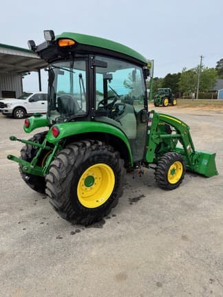 Image of John Deere 3039R equipment image 4