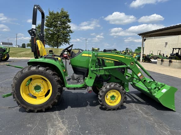 Image of John Deere 3039R equipment image 4