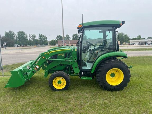 Image of John Deere 3039R equipment image 2