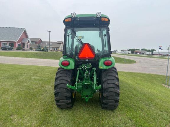 Image of John Deere 3039R equipment image 4