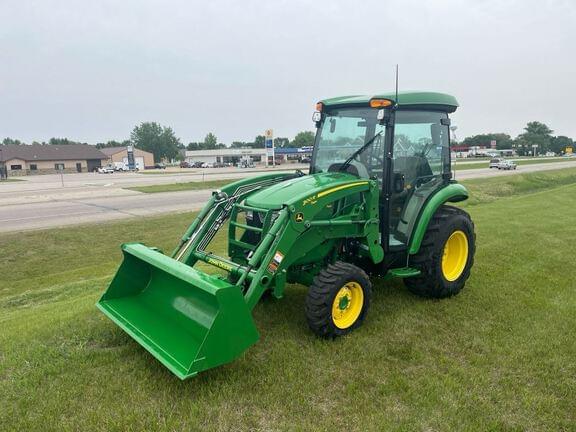 Image of John Deere 3039R equipment image 1