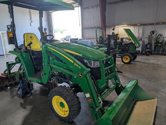 Image of John Deere 3039R equipment image 1