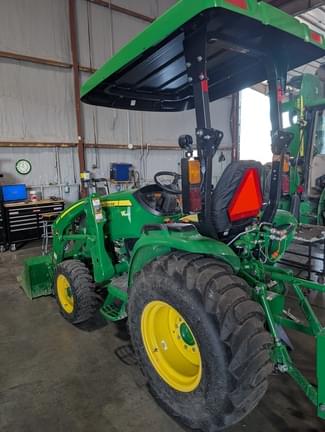 Image of John Deere 3039R equipment image 3