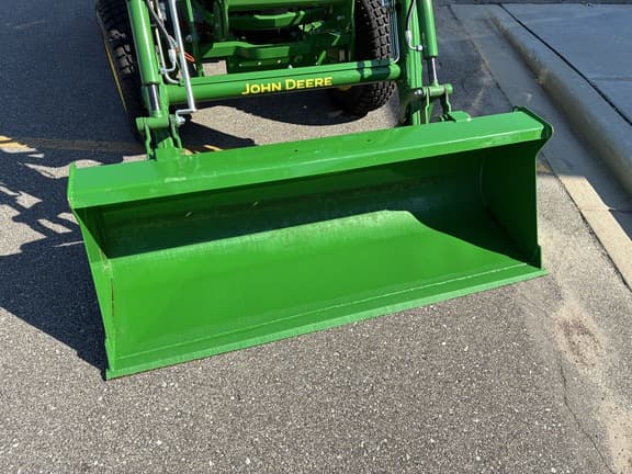 Image of John Deere 3039R equipment image 4