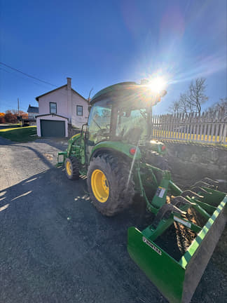 Image of John Deere 3039R equipment image 3