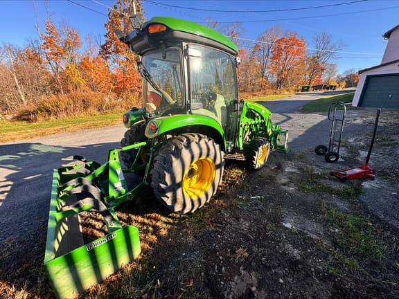 Image of John Deere 3039R equipment image 2