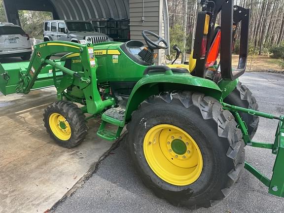 Image of John Deere 3039R equipment image 2