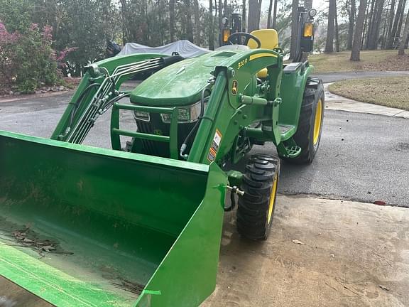 Image of John Deere 3039R equipment image 3