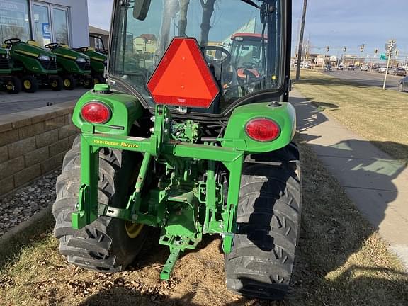 Image of John Deere 3039R equipment image 1