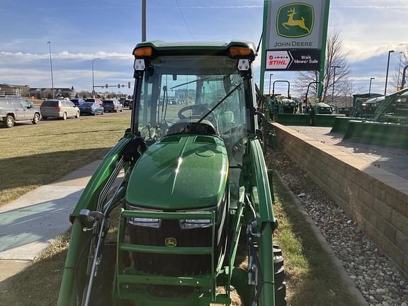 Image of John Deere 3039R equipment image 4