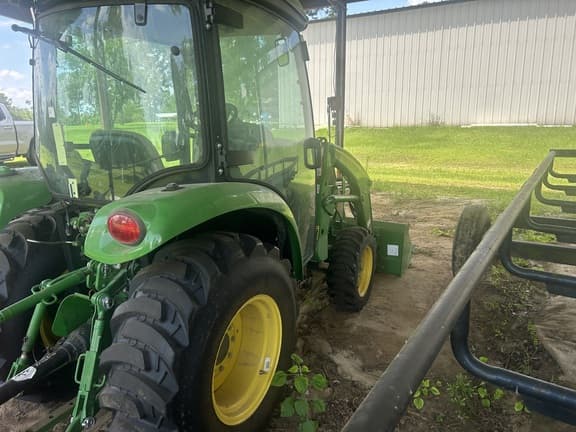 Image of John Deere 3039R equipment image 2
