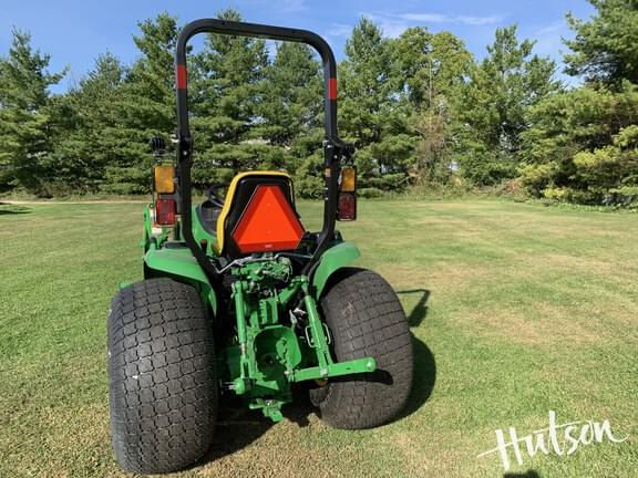 Image of John Deere 3039R equipment image 3