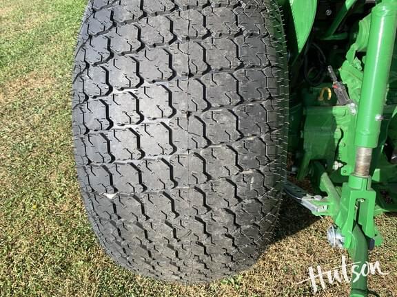 Image of John Deere 3039R equipment image 4