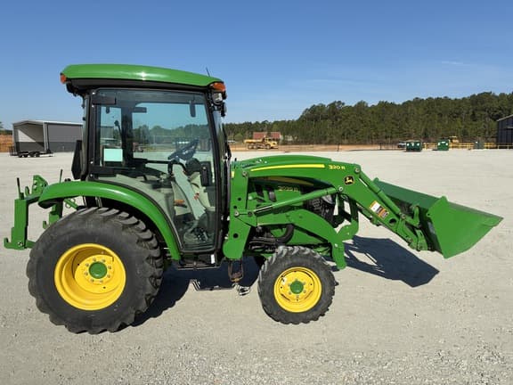 Image of John Deere 3039R equipment image 4
