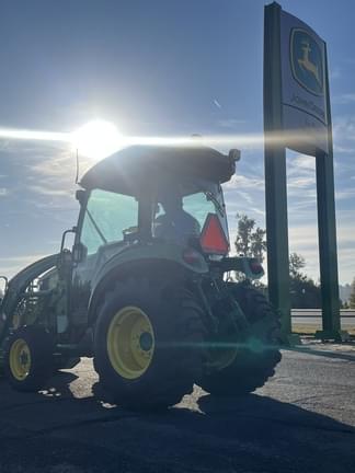 Image of John Deere 3039R equipment image 1