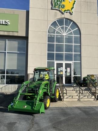 Image of John Deere 3039R equipment image 2