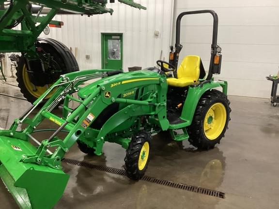 Image of John Deere 3039R equipment image 4