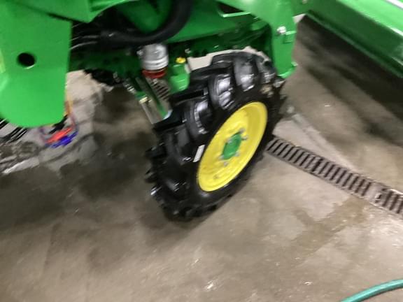 Image of John Deere 3039R equipment image 2