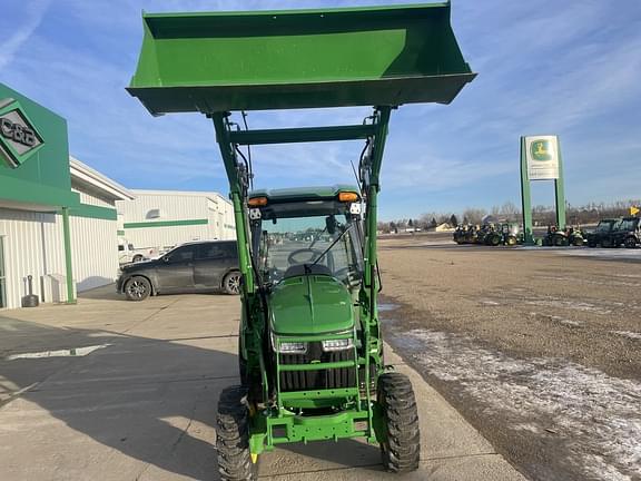 Image of John Deere 3039R equipment image 2