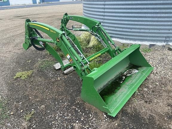 Image of John Deere 3039R equipment image 4