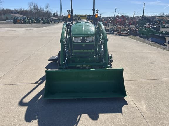 Image of John Deere 3039R equipment image 3