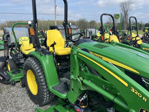 Image of John Deere 3039R equipment image 4