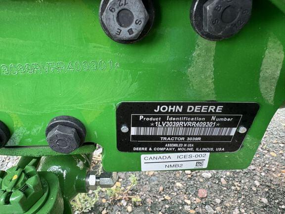 Image of John Deere 3039R equipment image 2